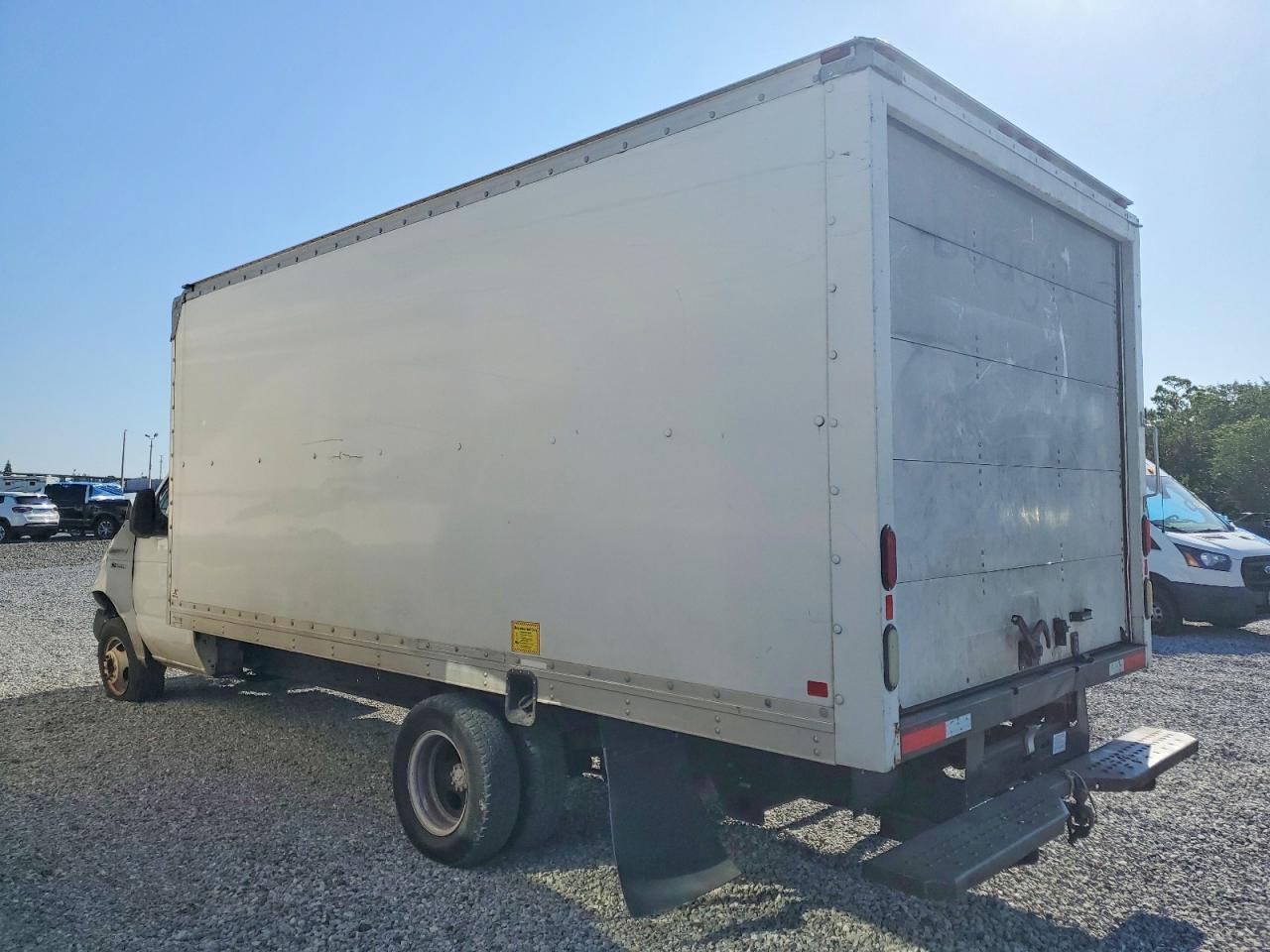 2013 Ford Econoline E350 Super Duty Cutaway van