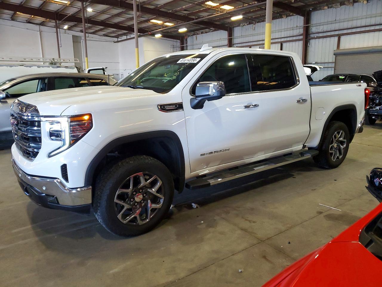 2025 GMC Sierra K1500 SLT