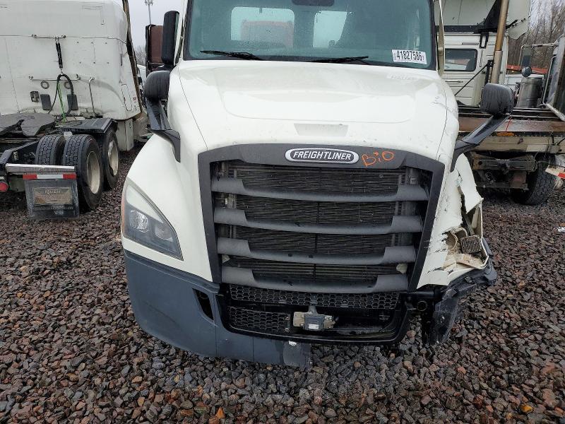 2022 Freightliner Cascadia 126 Semi Truck