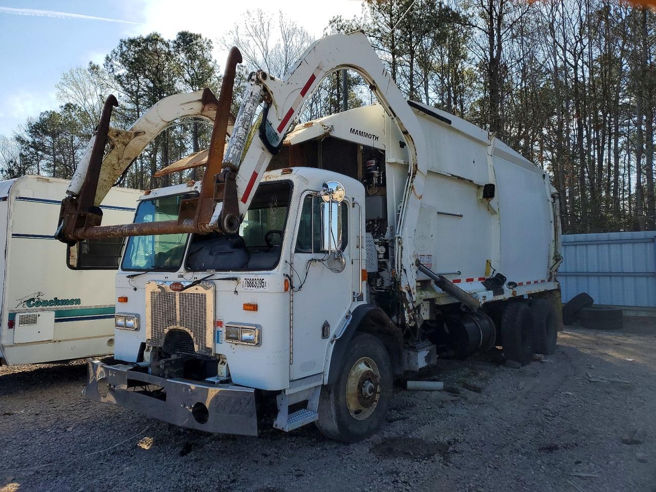 2011 Peterbilt Tractor 2011 Peterbilt 320 Refuse Truck