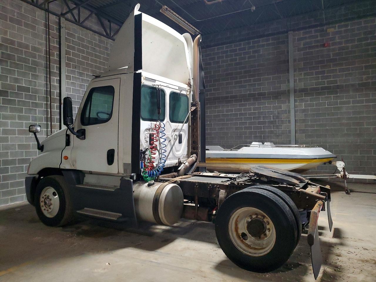 2016 Freightliner Cascadia 125 Semi Truck