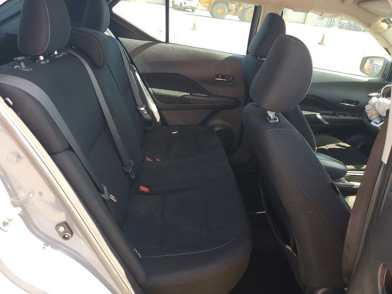 2022 Nissan Kicks sv