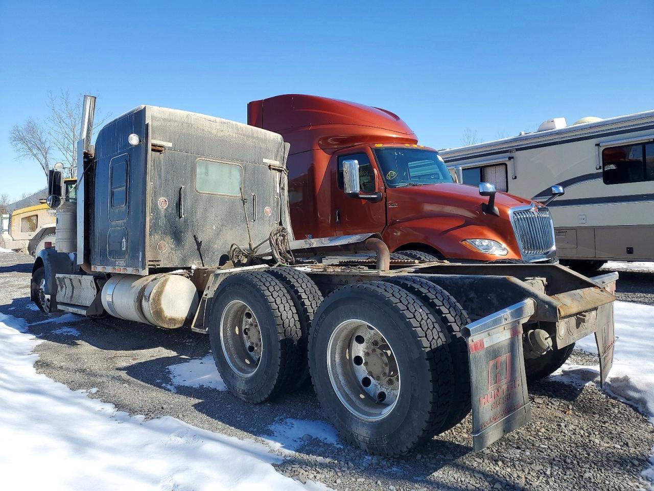 2010 Kenworth Construction W900