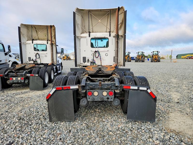 2017 Kenworth T680 Semi Truck