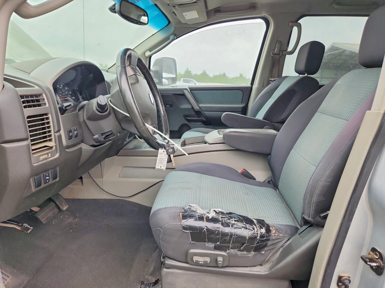 2004 Nissan Titan XE
