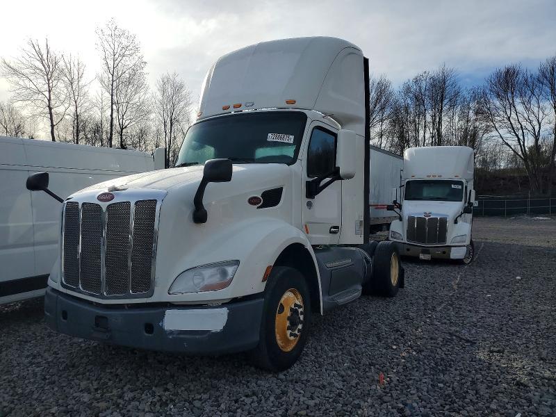 2016 Peterbilt 579 Semi Truck