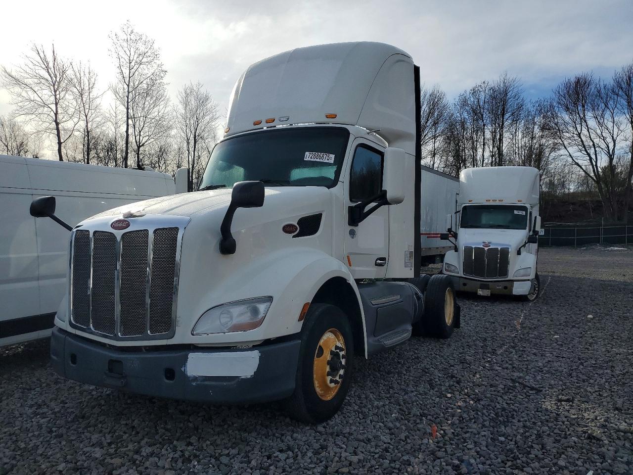 2016 Peterbilt 579 Semi Truck