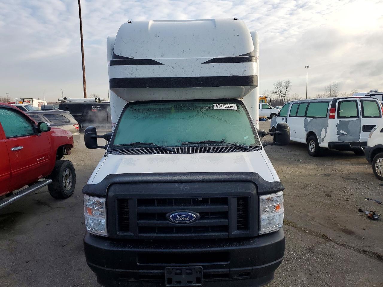 2021 Ford Econoline E350 Super Duty Cutaway Van