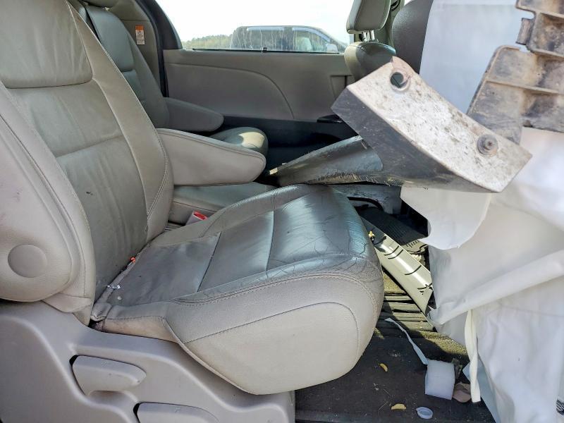 2015 Toyota Sienna xle 8-passenger