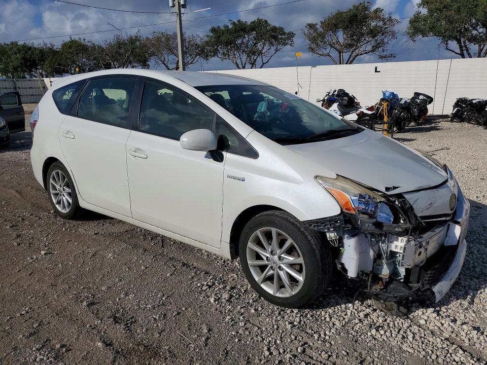 2013 Toyota Prius v Five
