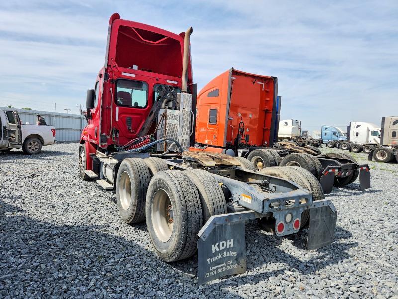 2011 Freightliner Cascadia Semi Truck