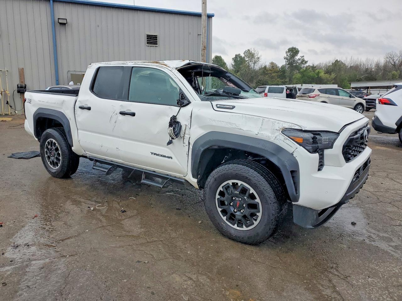 2025 Toyota Tacoma TRD OFF-ROAD HV
