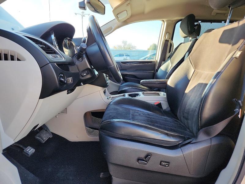 2014 Chrysler Town & Country Touring l