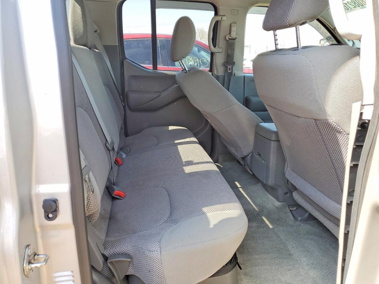2016 Nissan Frontier SV