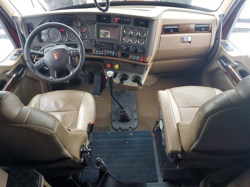 2016 Kenworth T680 Semi Truck