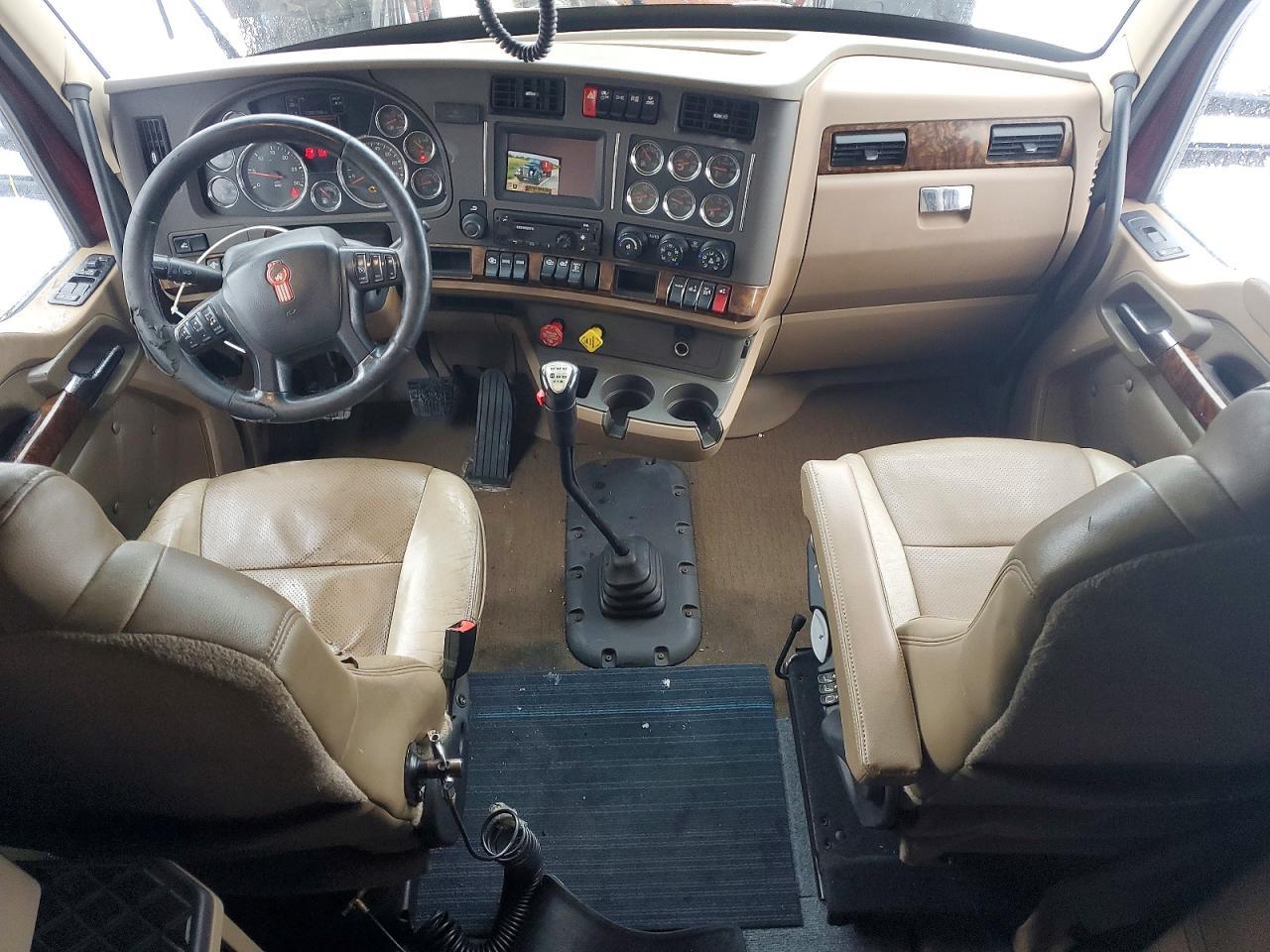 2016 Kenworth T680 Semi Truck
