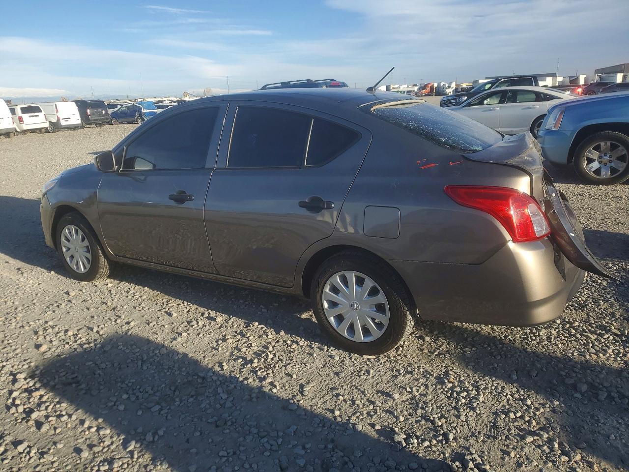 2017 Nissan Versa 1.6 s Plus