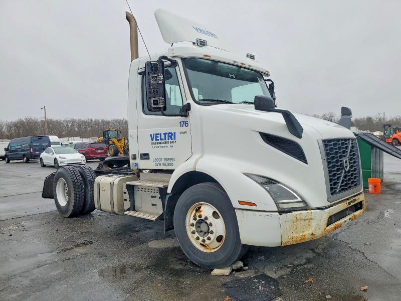 2019 Volvo VNR-Semi Truck