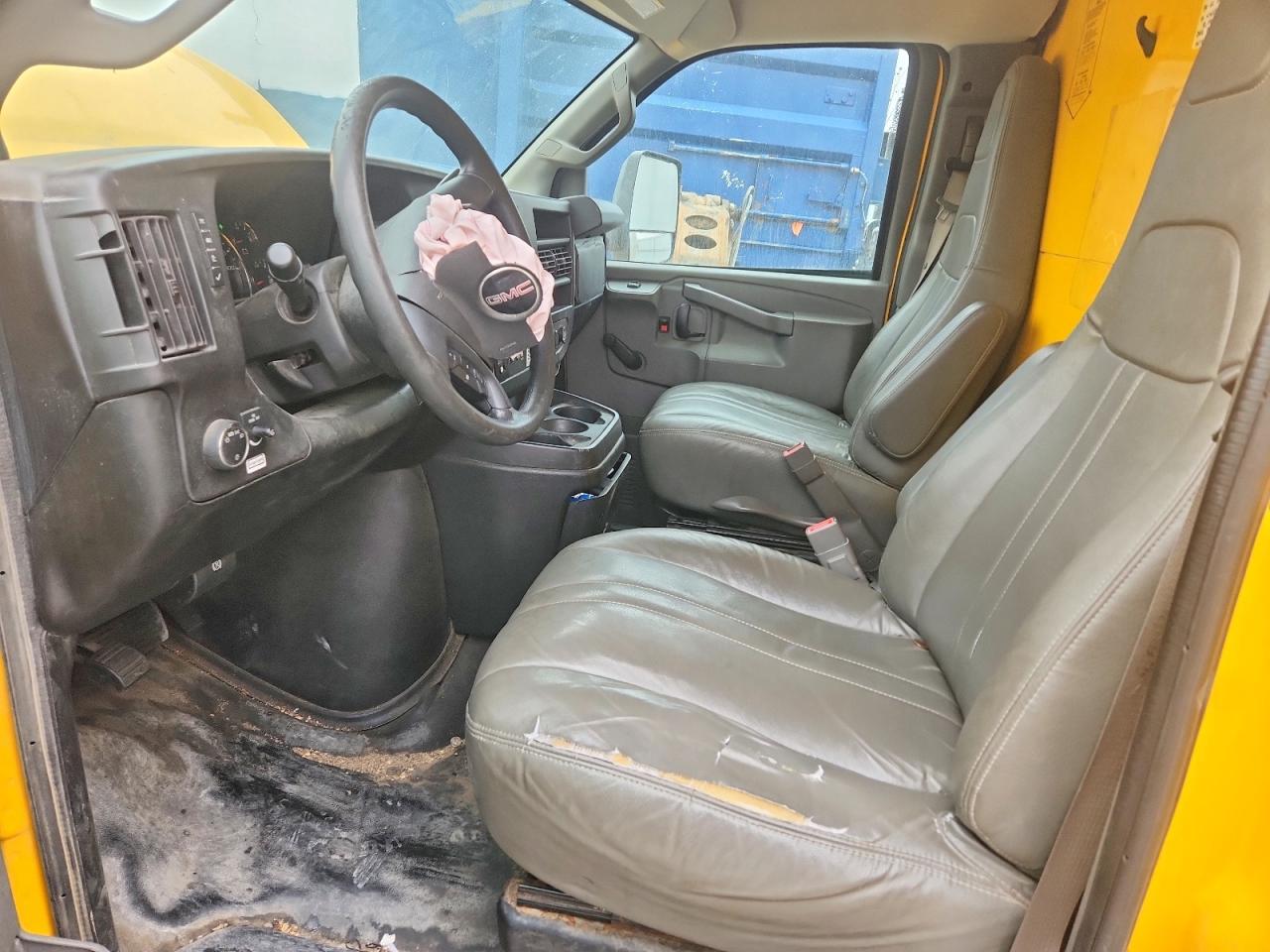 2018 GMC Savana BOX Truck