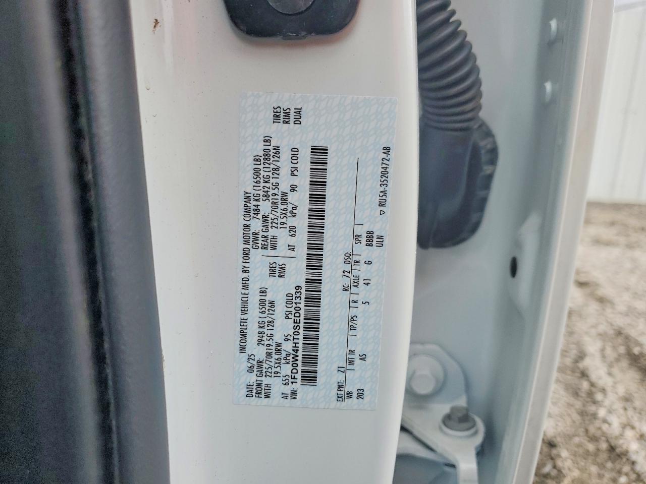 2025 Ford F450 Super Duty Flatbed Truck