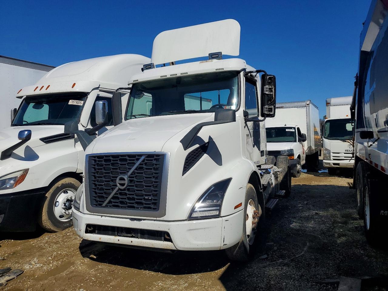 2019 Volvo VNR Semi Truck