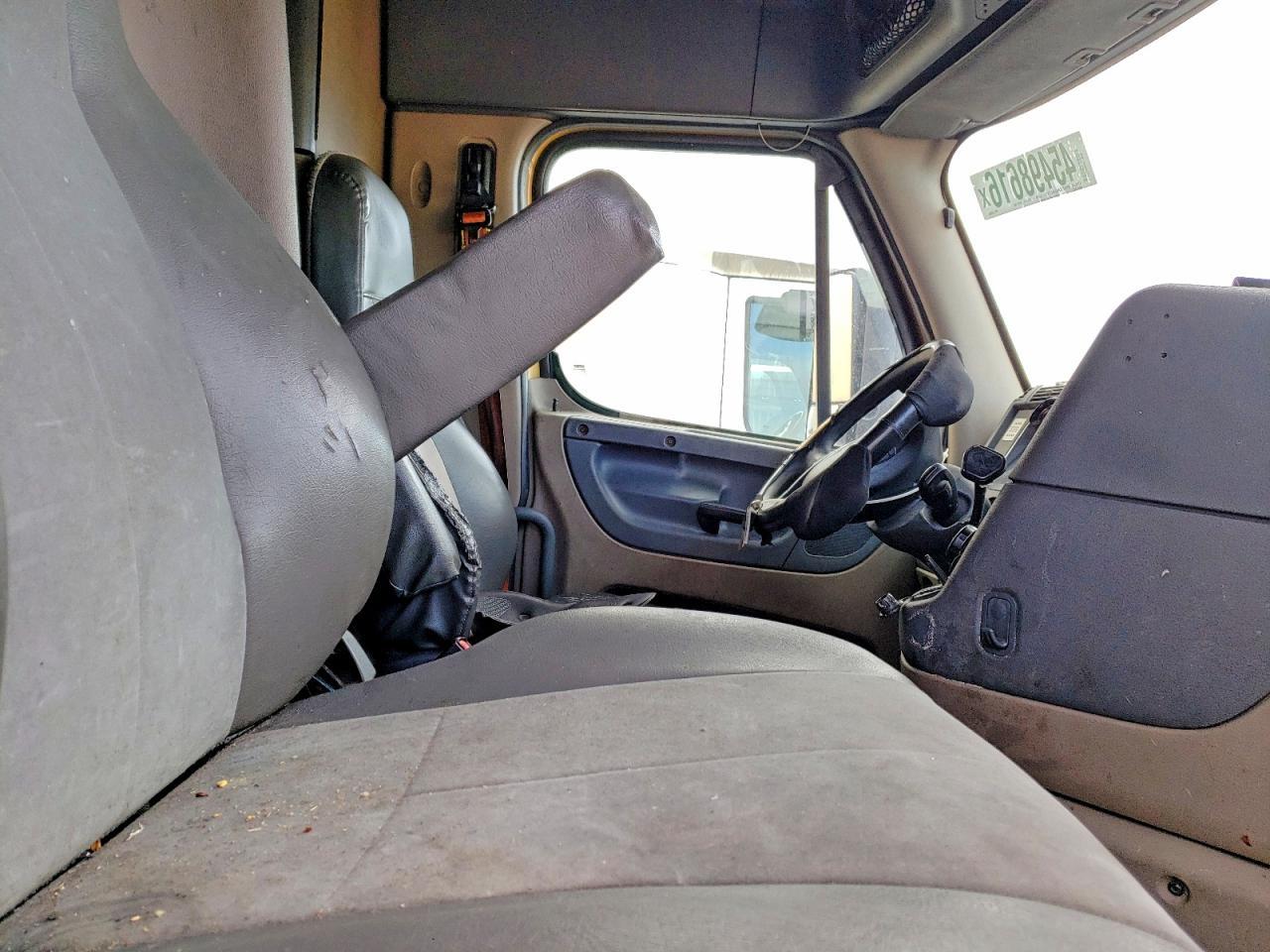 2017 Freightliner Cascadia 125 Semi Truck