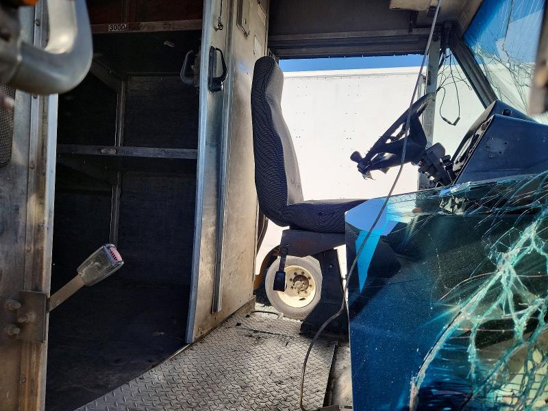 2005 Utility VS2RA Delivery Truck