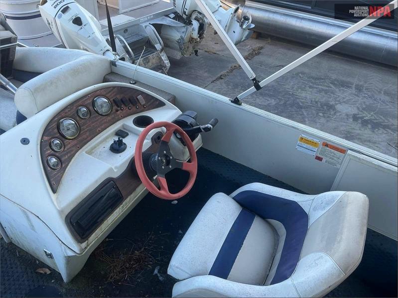 2001 Other Automobile 2001 Lowe IND TH192 DB