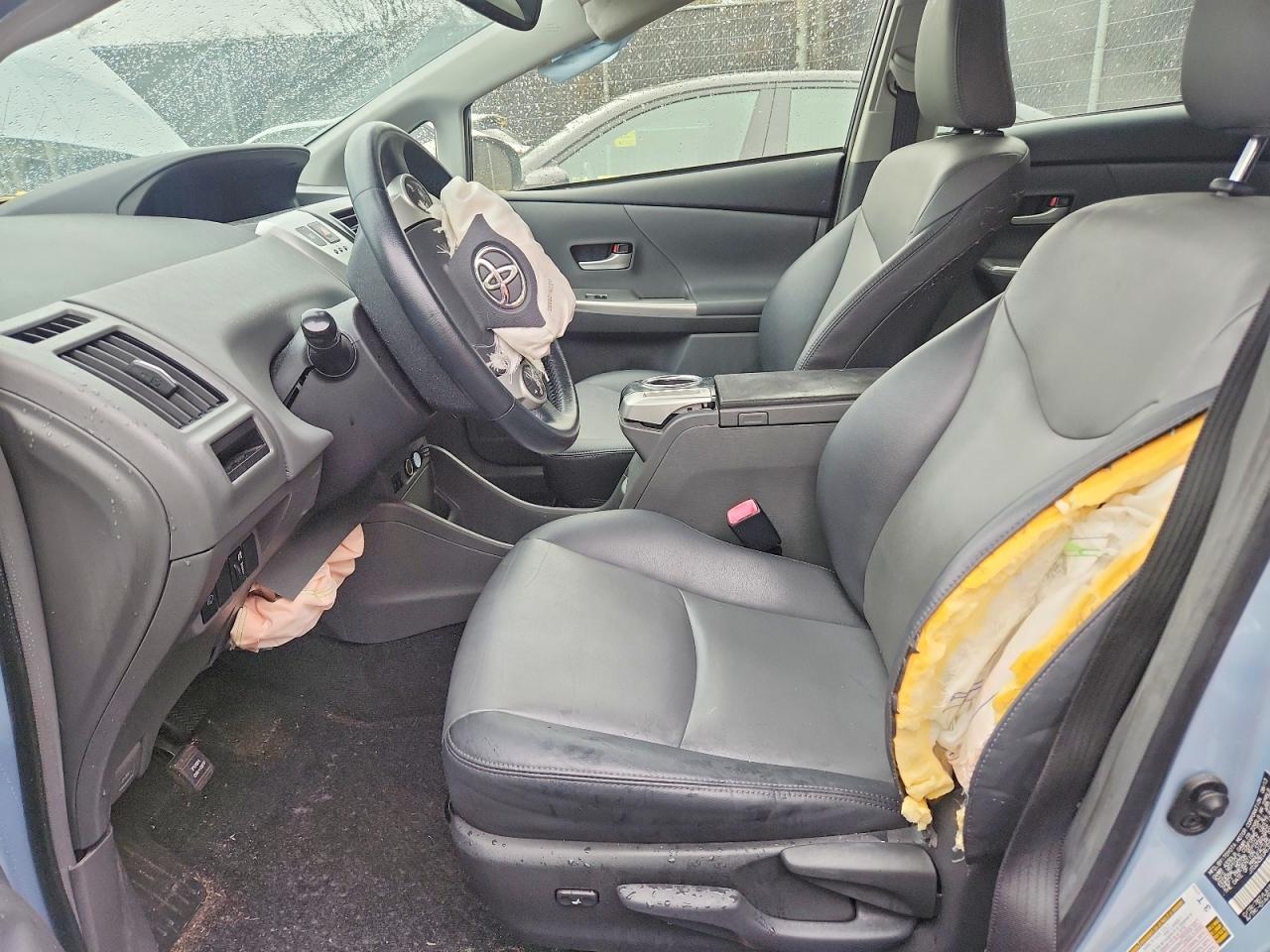 2014 Toyota Prius v Five