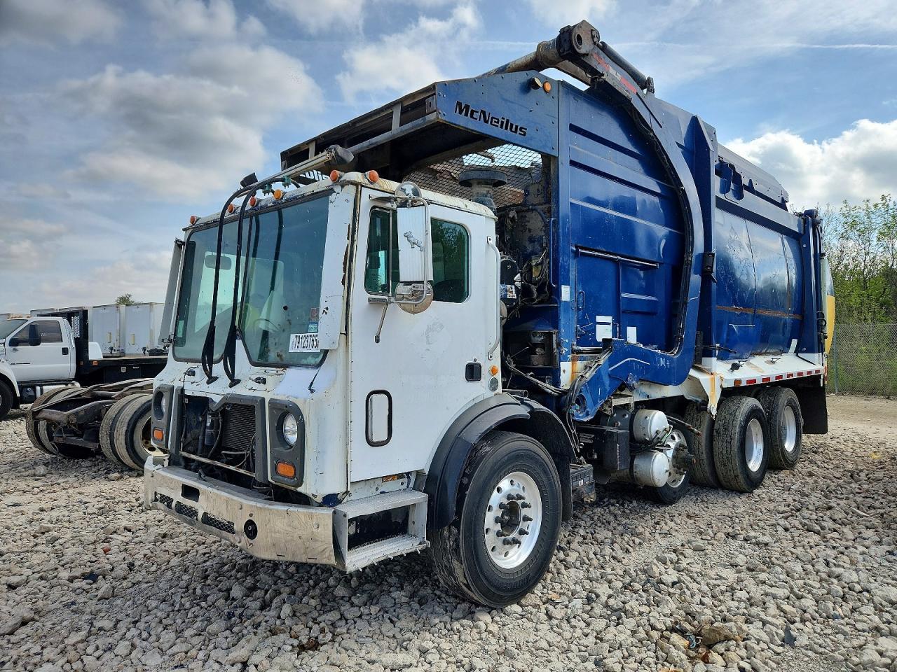 2013 Mack MRU633 Refuse Truck