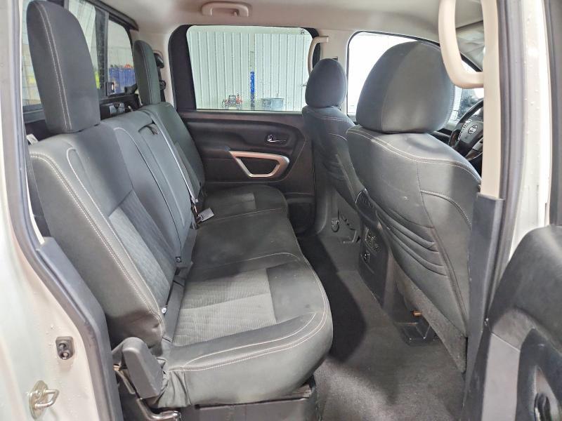 2017 Nissan Titan SV