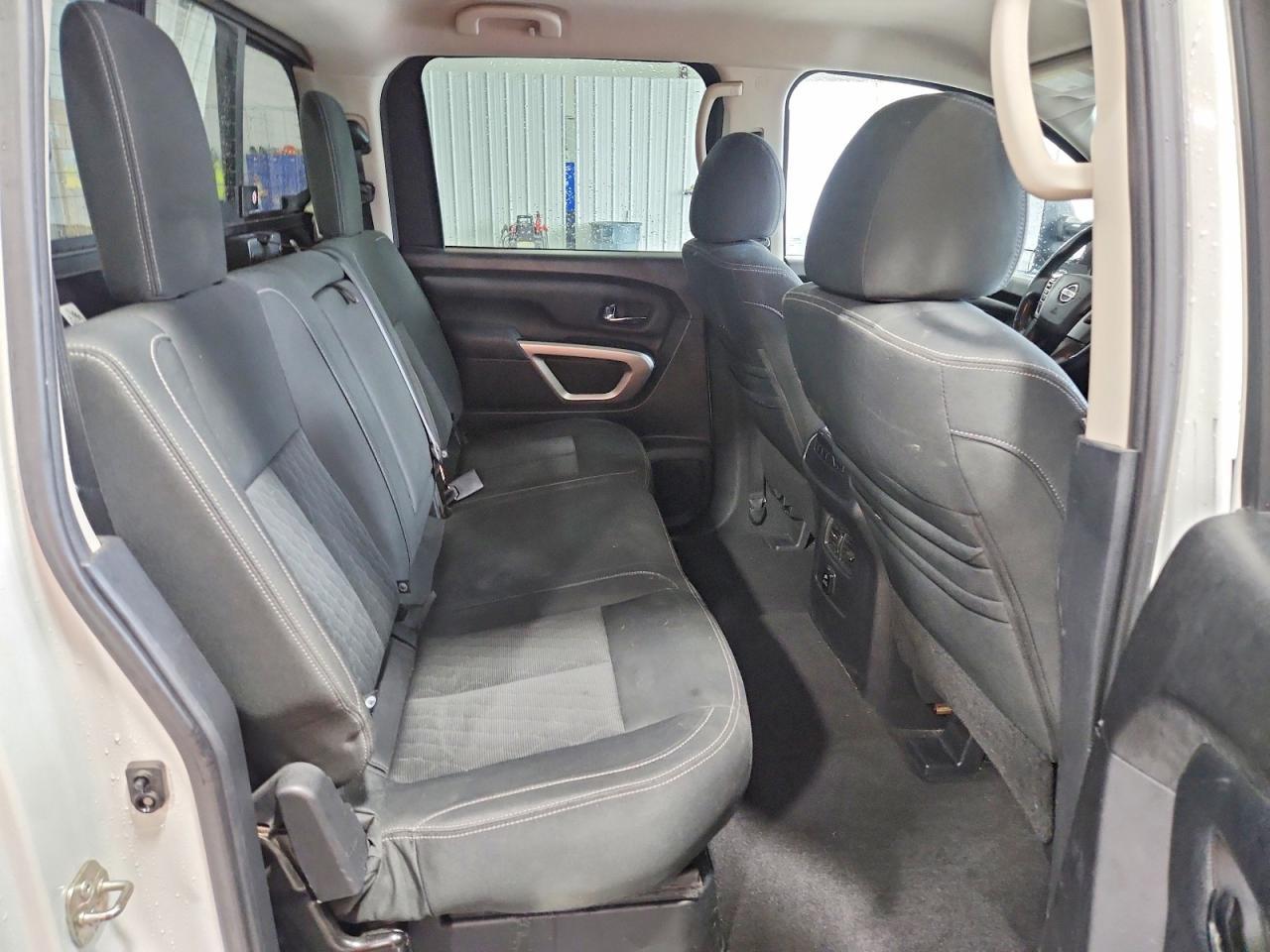 2017 Nissan Titan SV
