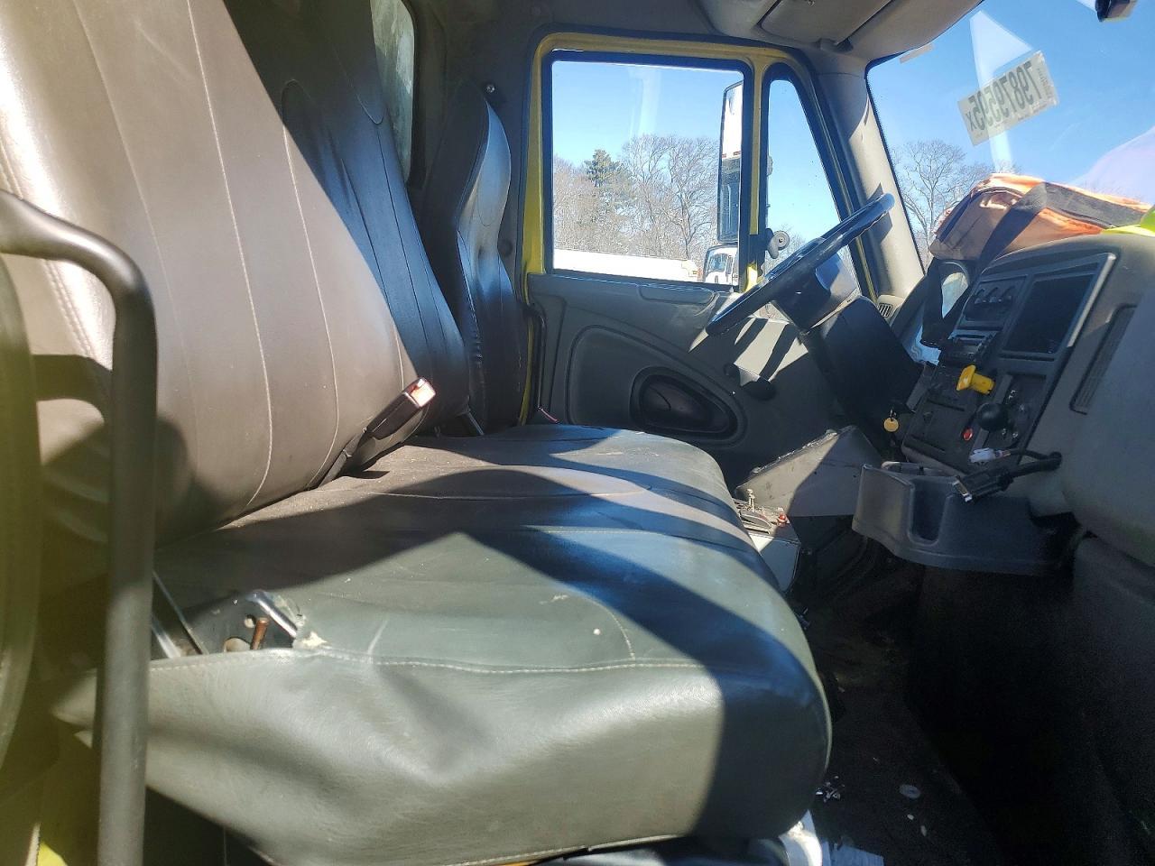 2013 International 4400 Refuse Truck