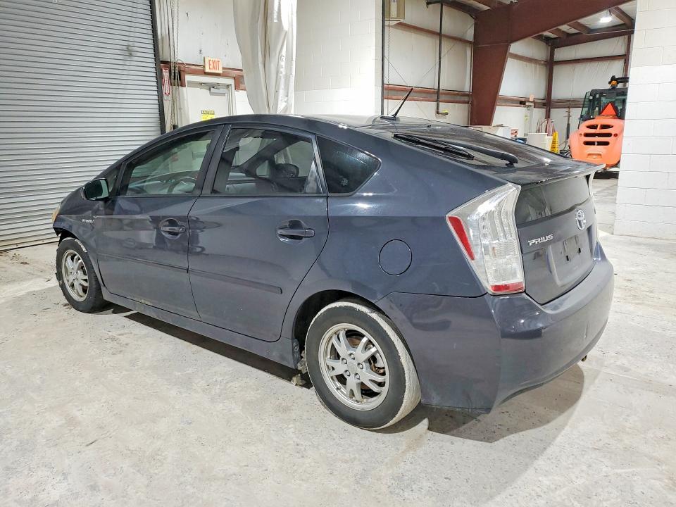 2010 Toyota Prius iii