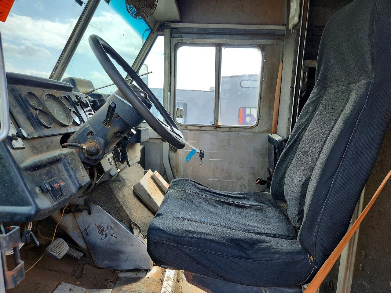 1998 Freightliner MT45G Chassis Delivery Truck
