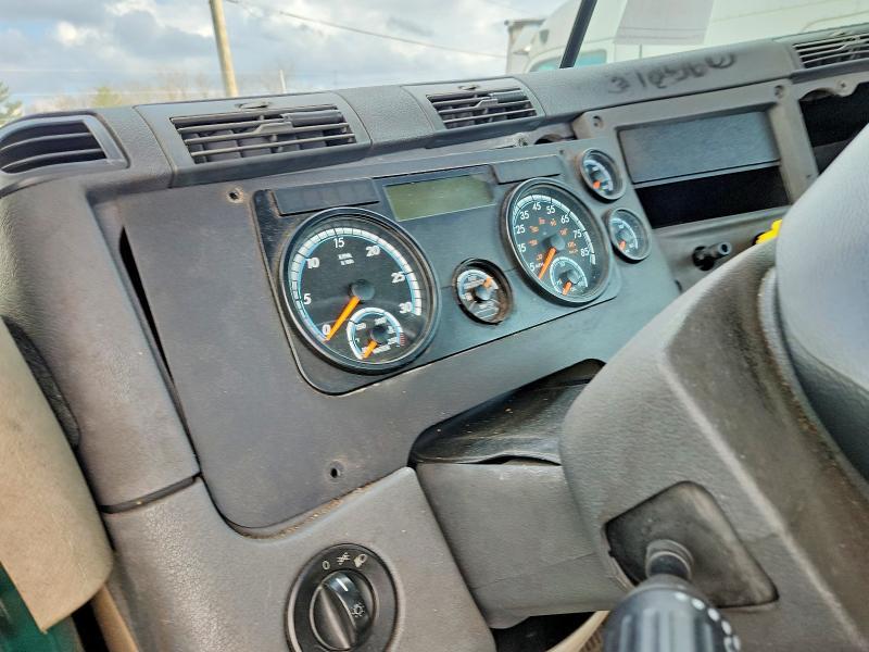 2018 Freightliner Cascadia 113 Semi Truck