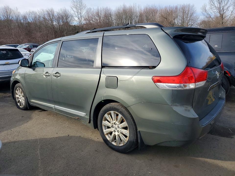 2013 Toyota Sienna le 7-passenger