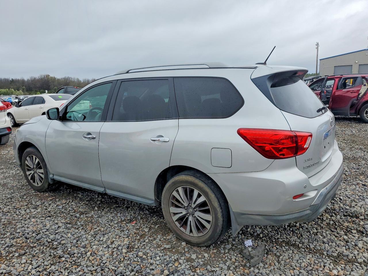 2017 Nissan Pathfinder sv