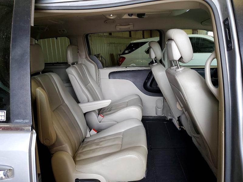 2013 Chrysler Town & Country Touring l