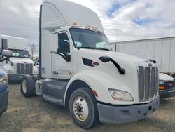 Salvage trucks for sale at Eugene, OR auction: 2018 Peterbilt 579 Semi Truck
