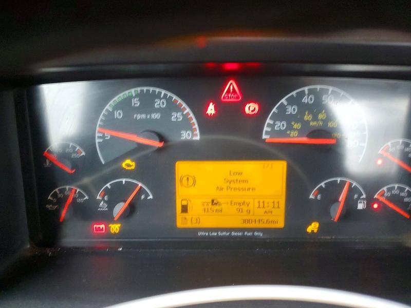 2013 Volvo VHD Semi Truck