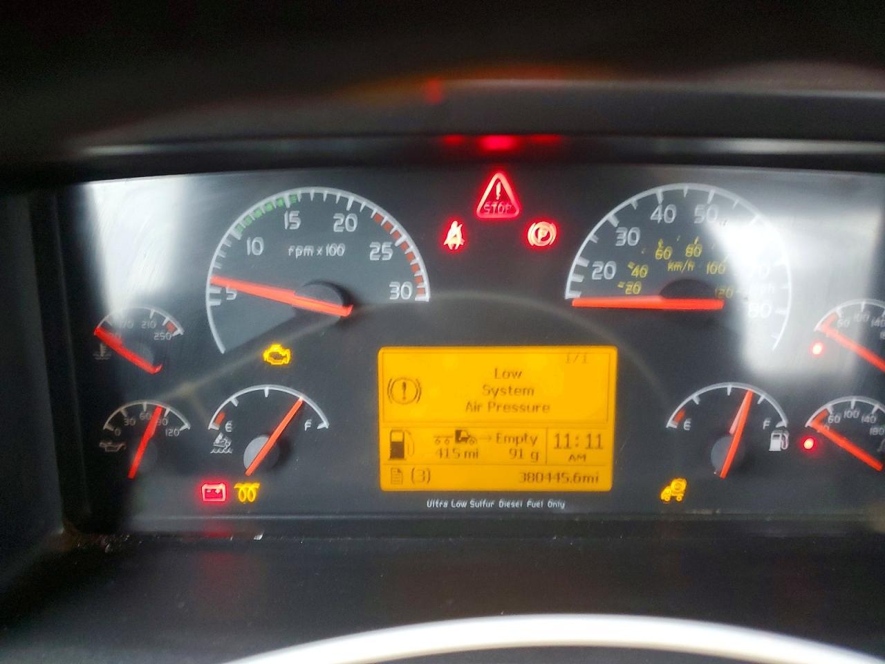 2013 Volvo VHD Semi Truck