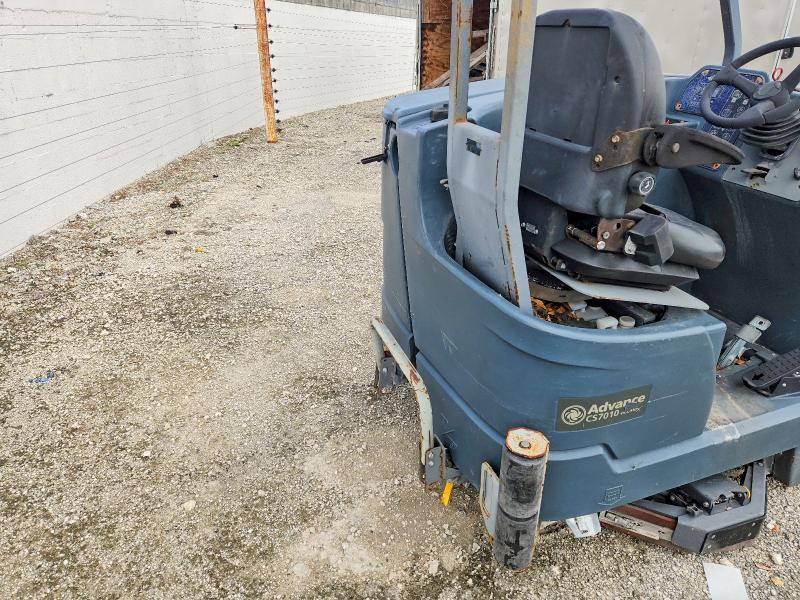 2014 Advance CS7010 Sweeper