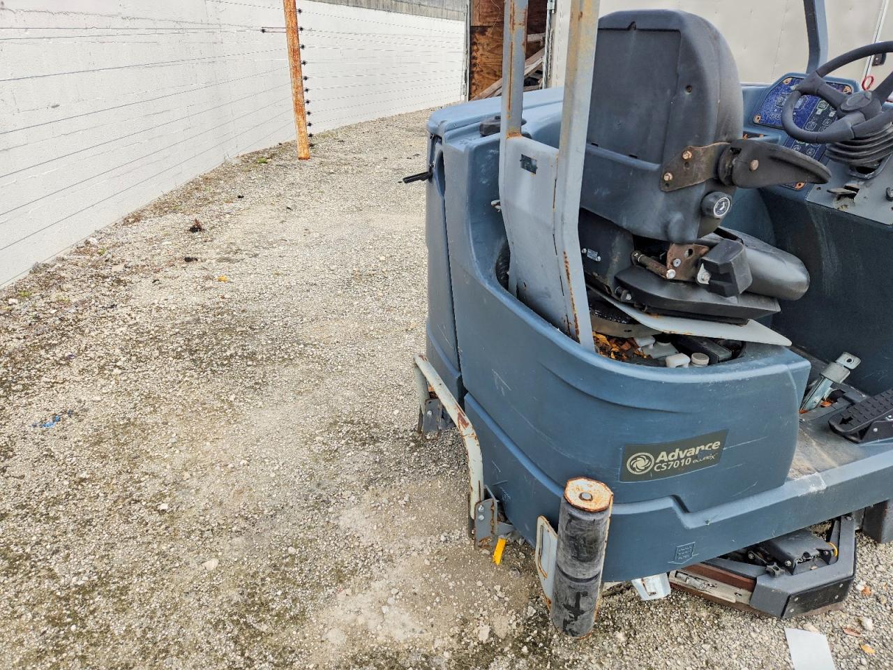 2014 Advance CS7010 Sweeper