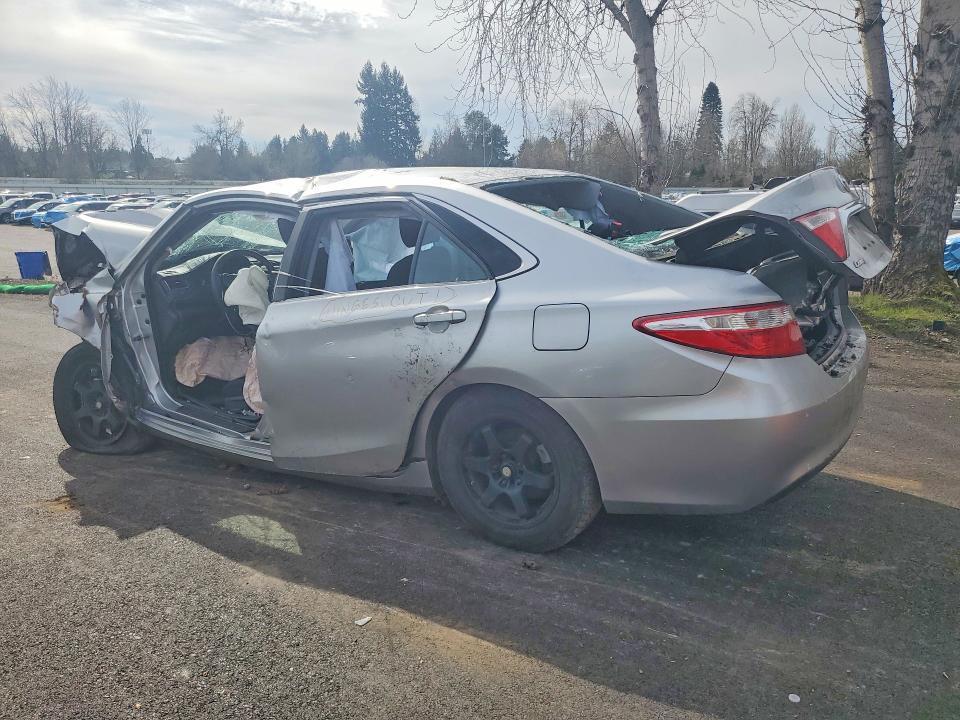 2016 Toyota Camry le