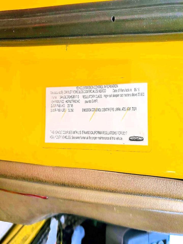 2017 Freigliner 2017 Freightliner Cascadia 125 Sleeper Cab Semi TR