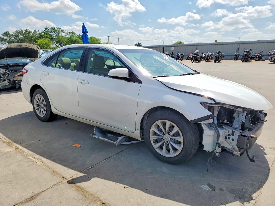 2016 Toyota Camry le