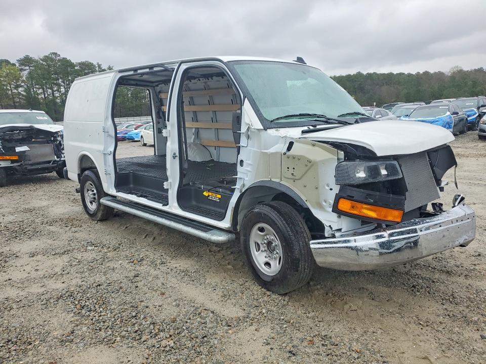 2025 Chev Express G2500