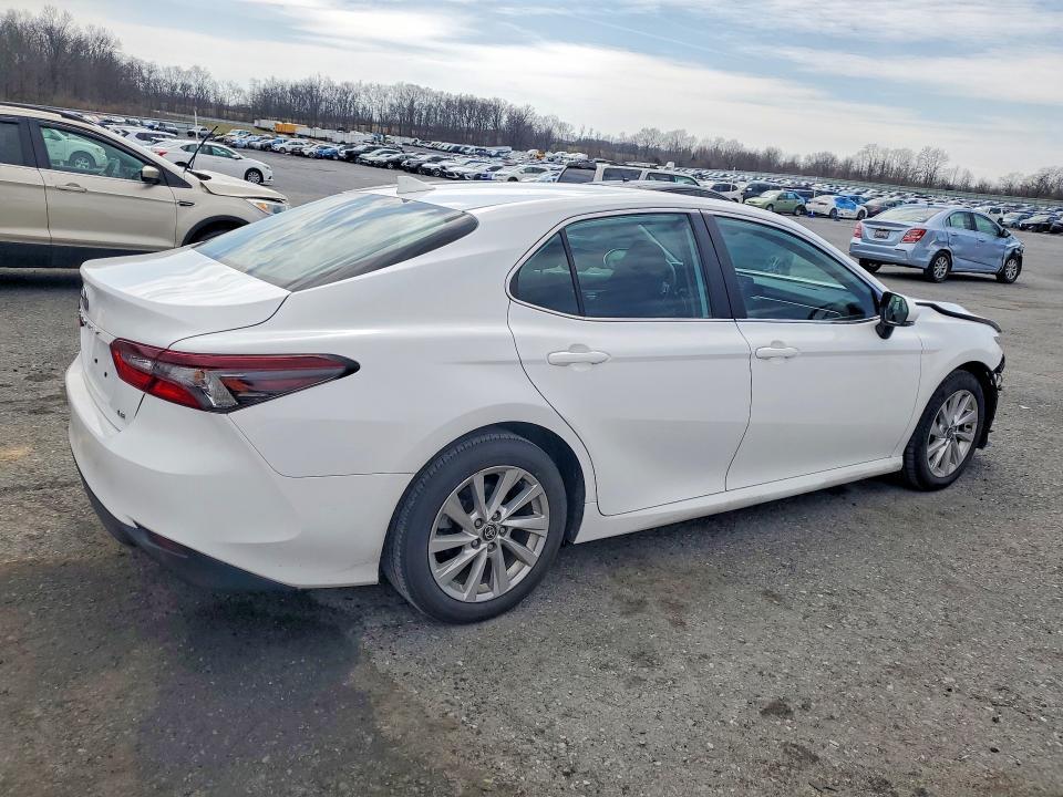 2023 Toyota Camry le