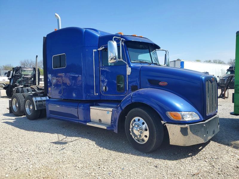 2012 Peterbilt 384 Semi Truck